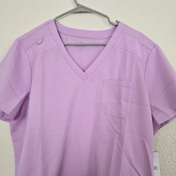 MedCouture NWT Lilac V Neck Scrub Top with Stretchy Rib Knit Shoulders XL - Picture 6 of 10